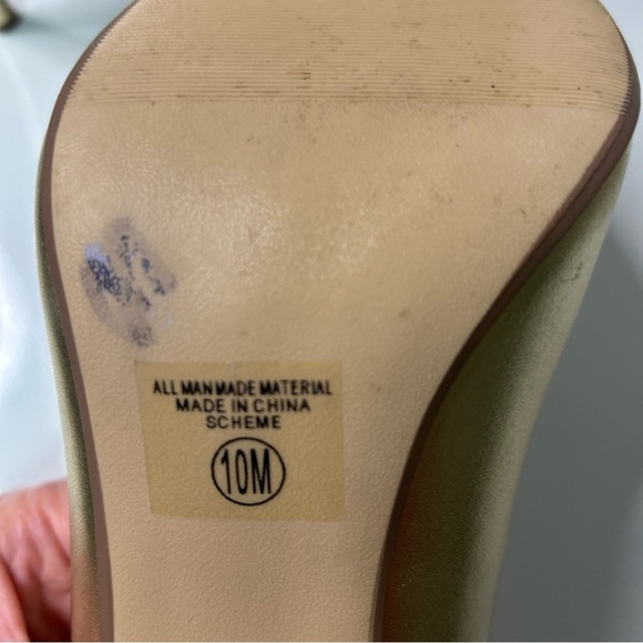 Y Not? Gold Heels Shoes Women’s 10M 4 Inch Heels Dressy Shiny Closed Pointed Toe - Picture 9 of 12